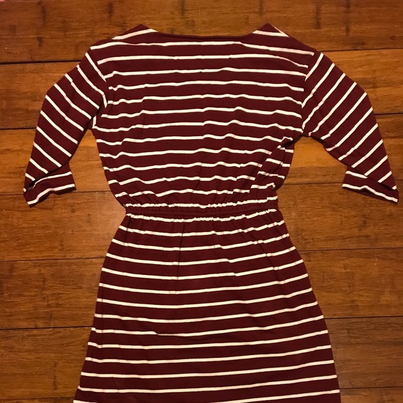 red striped 3/4 lenghth sleeved dress with pockets - Picture 2 of 3